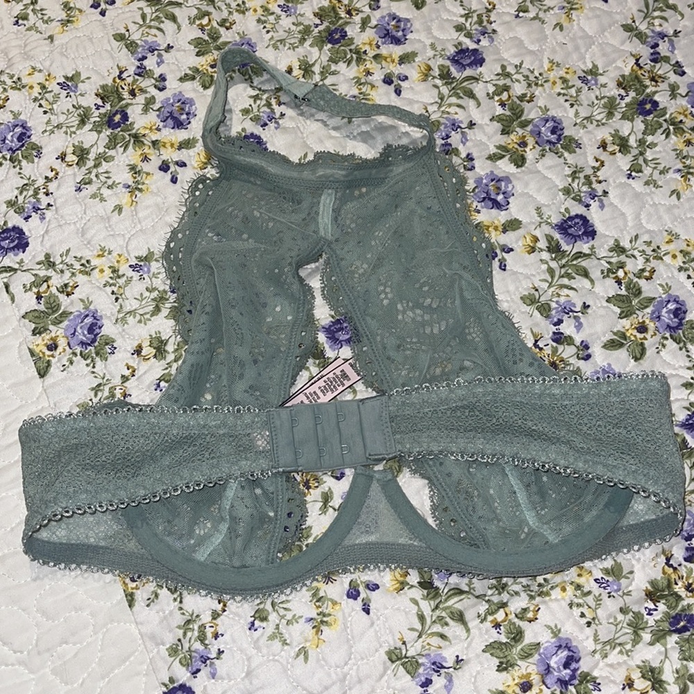 Halter bra - Picture 2 of 2